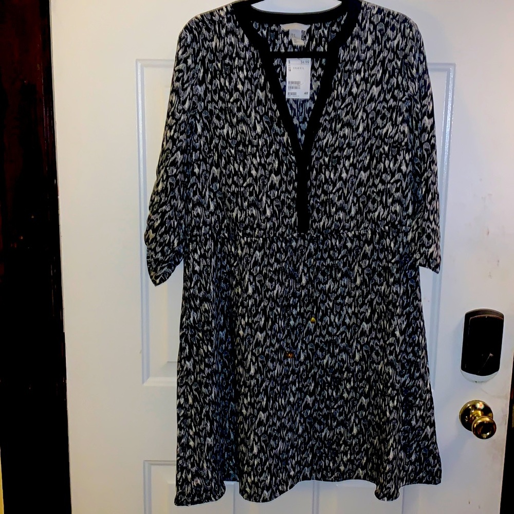 Trendy black and white shift dress with tie waist. Brand new with tags, H&M sz14
